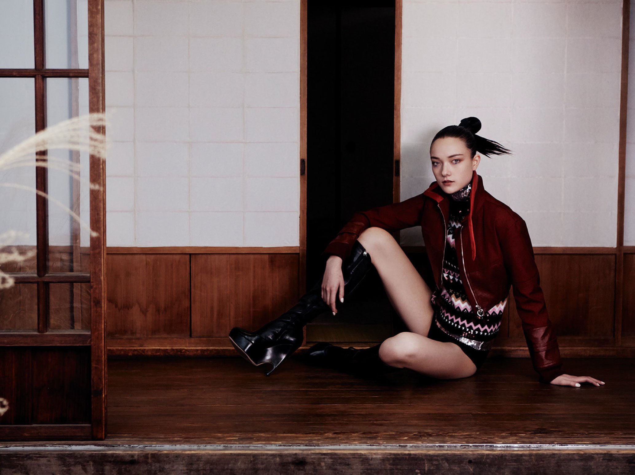 yumi-lambert-by-yu-cong-for-harpers-bazaar-china-may-2015-4