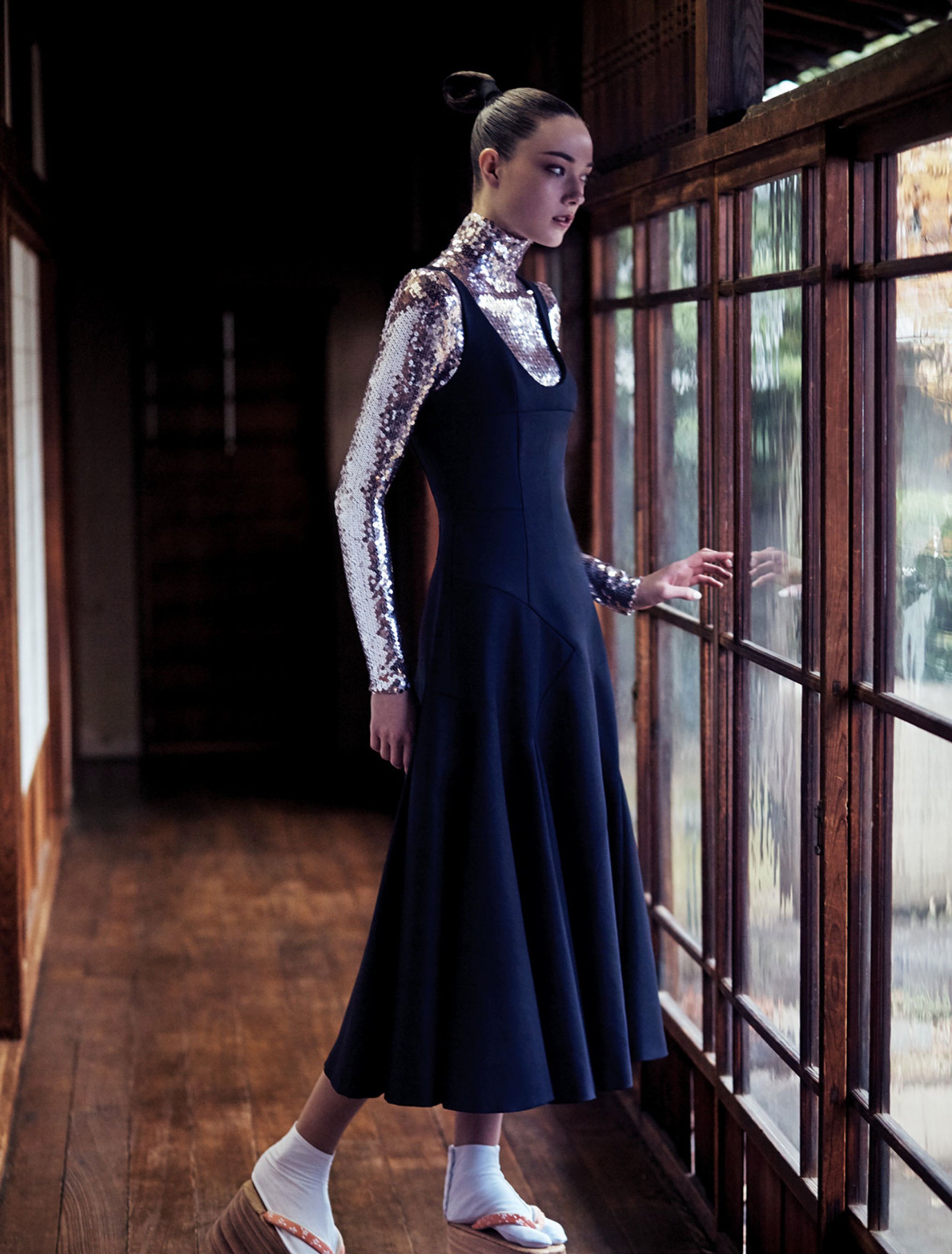 yumi-lambert-by-yu-cong-for-harpers-bazaar-china-may-2015-5