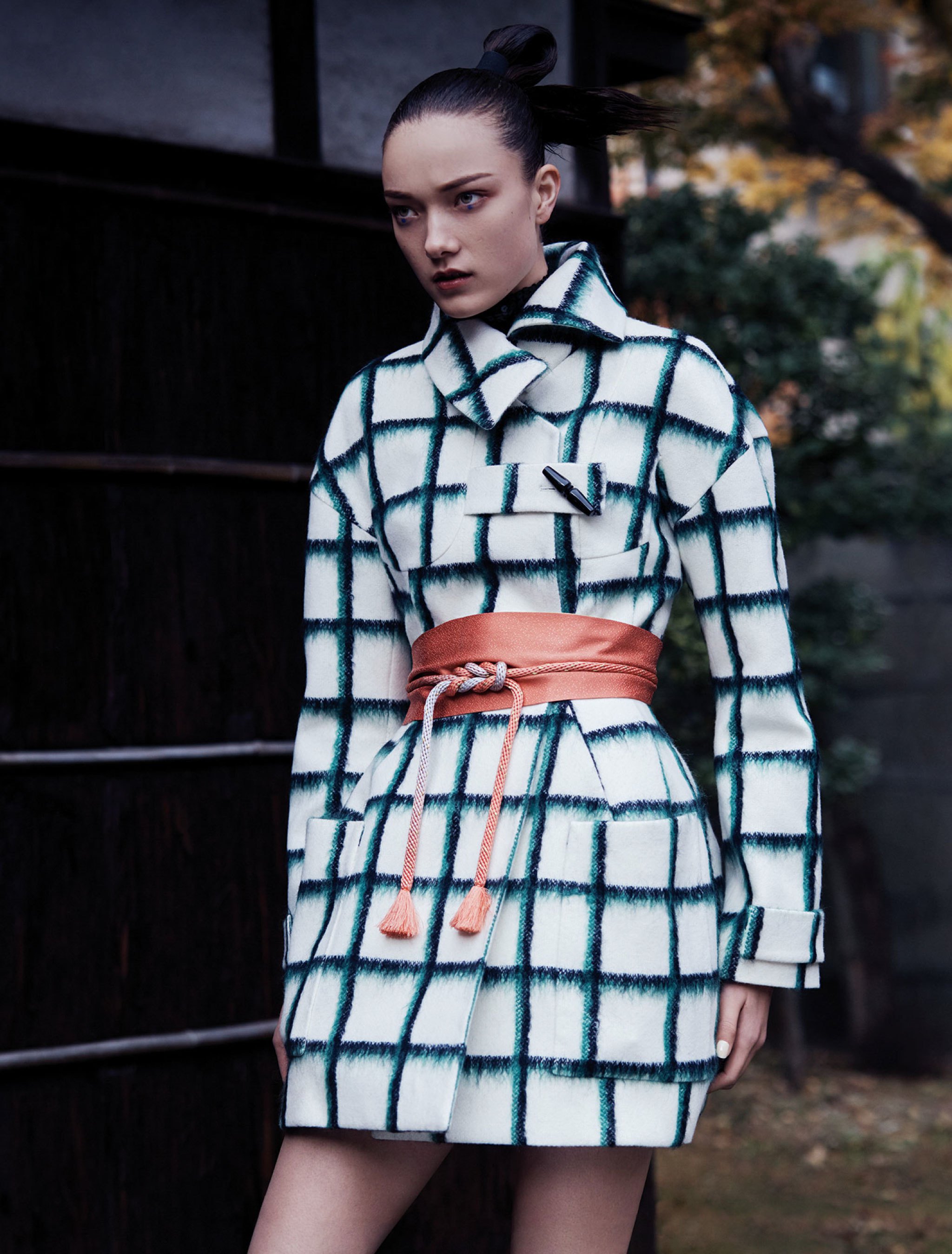 yumi-lambert-by-yu-cong-for-harpers-bazaar-china-may-2015-7